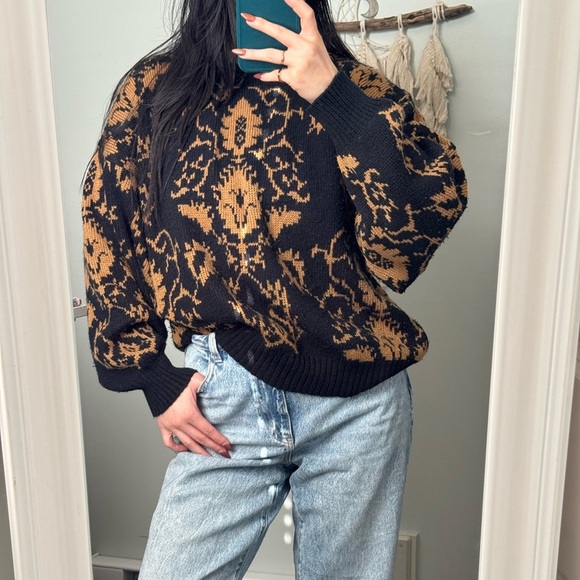 Vintage 80s black and tan baroque floral sweater - Picture 2 of 7